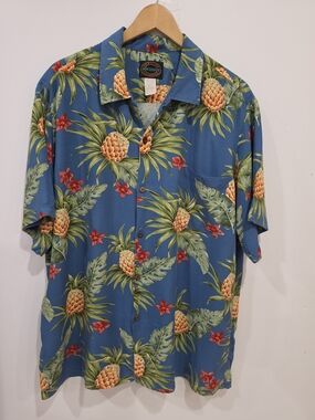 Hawaiian Reserve Collection Men's Blue Pineapple Print Hawaiian Shirt Size L